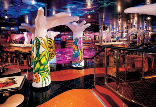 El excitante Hot and Cool Dance Club... la discoteca!!